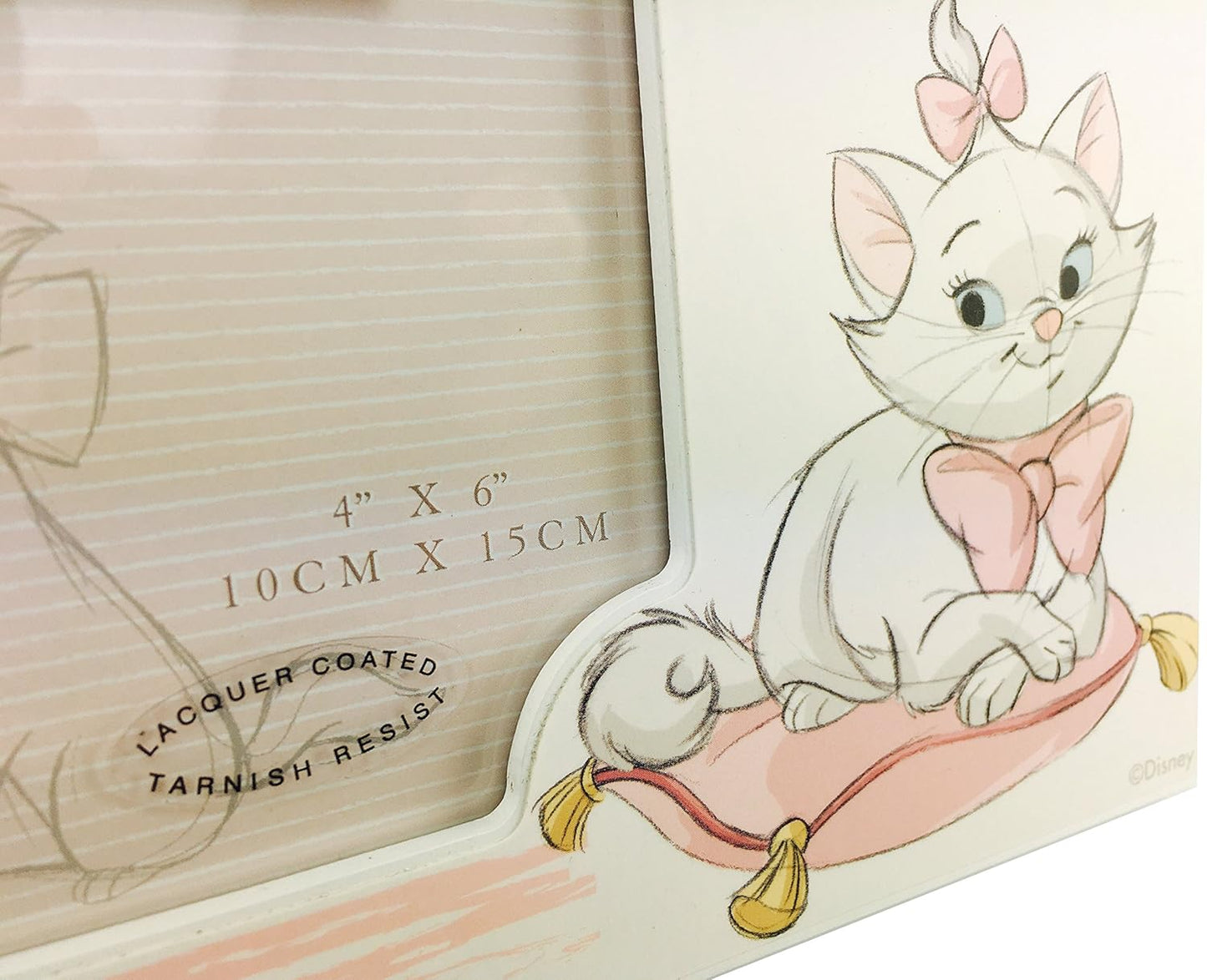 Illustration of a cat with a bow on a card with dimensions and text.