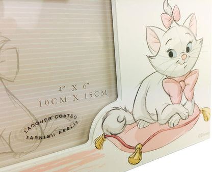 Illustration of a cat with a bow on a card with dimensions and text.