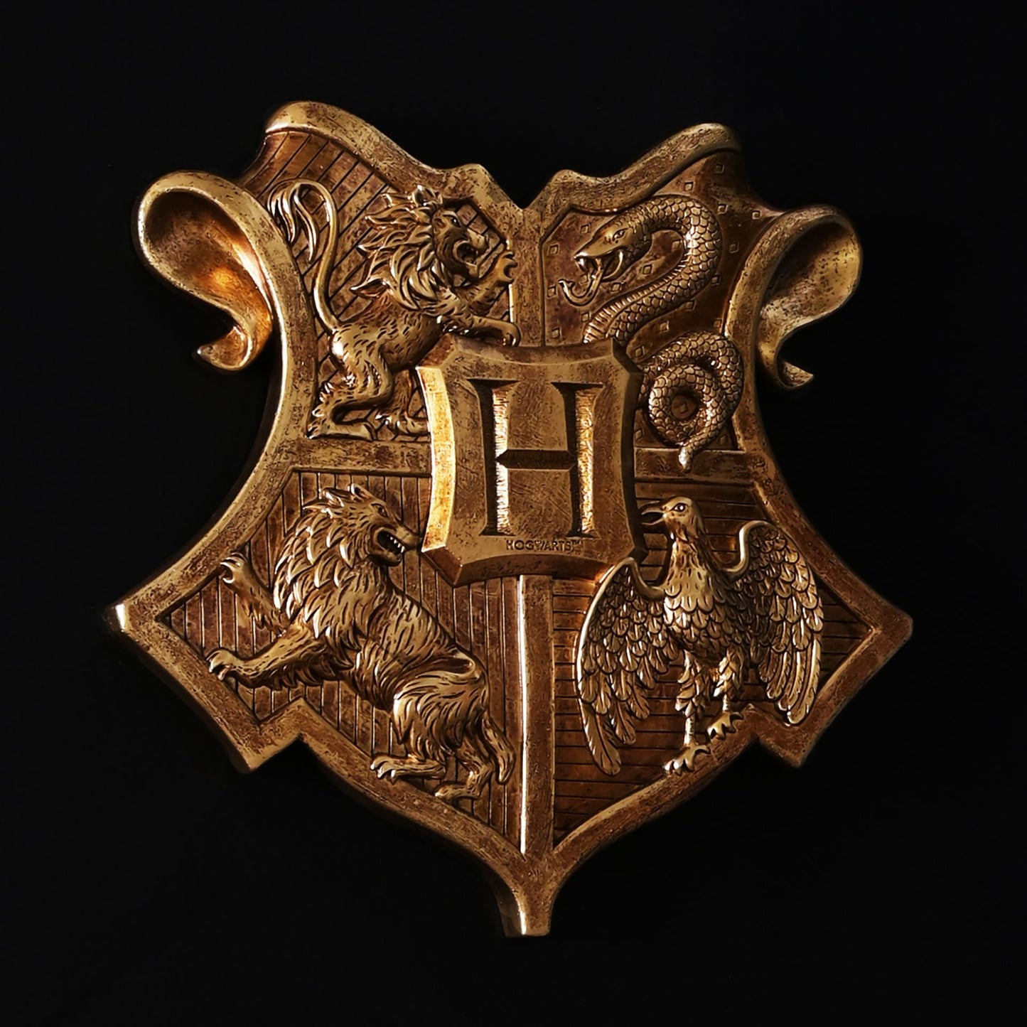 Harry Potter Hogwarts Crest Wall Shield - 40 x 40 x 5.5cm