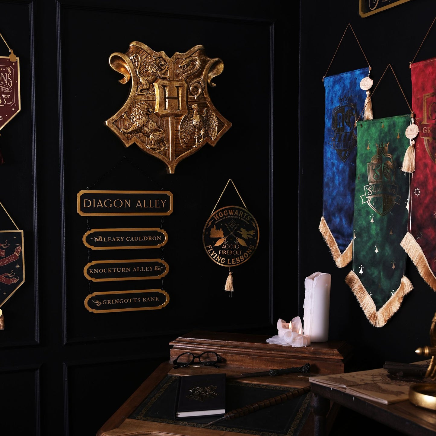 Harry Potter Hogwarts Crest Wall Shield - 40 x 40 x 5.5cm